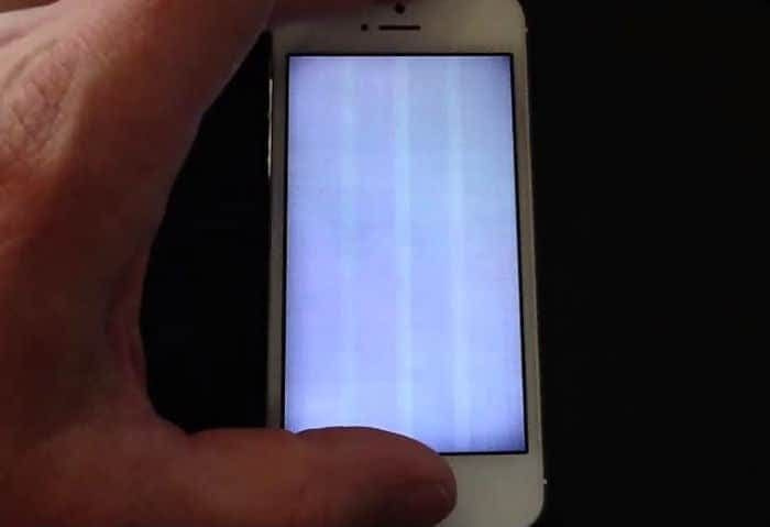 Apple iPhone SE képernyő villog, szürke vonalak, kék képernyő, piros képernyő problémák (Hibaelhárítási útmutató)